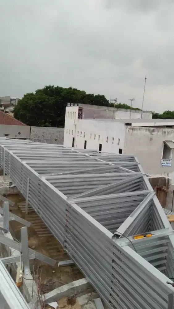 Pasang atap galvalum