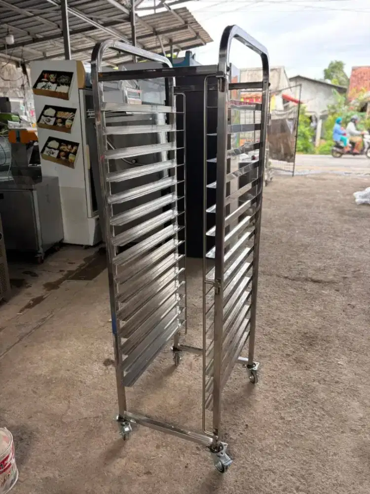 TRAY

Untuk Ukuran loyang 40x60 
15 tray

Harga 2 200.000