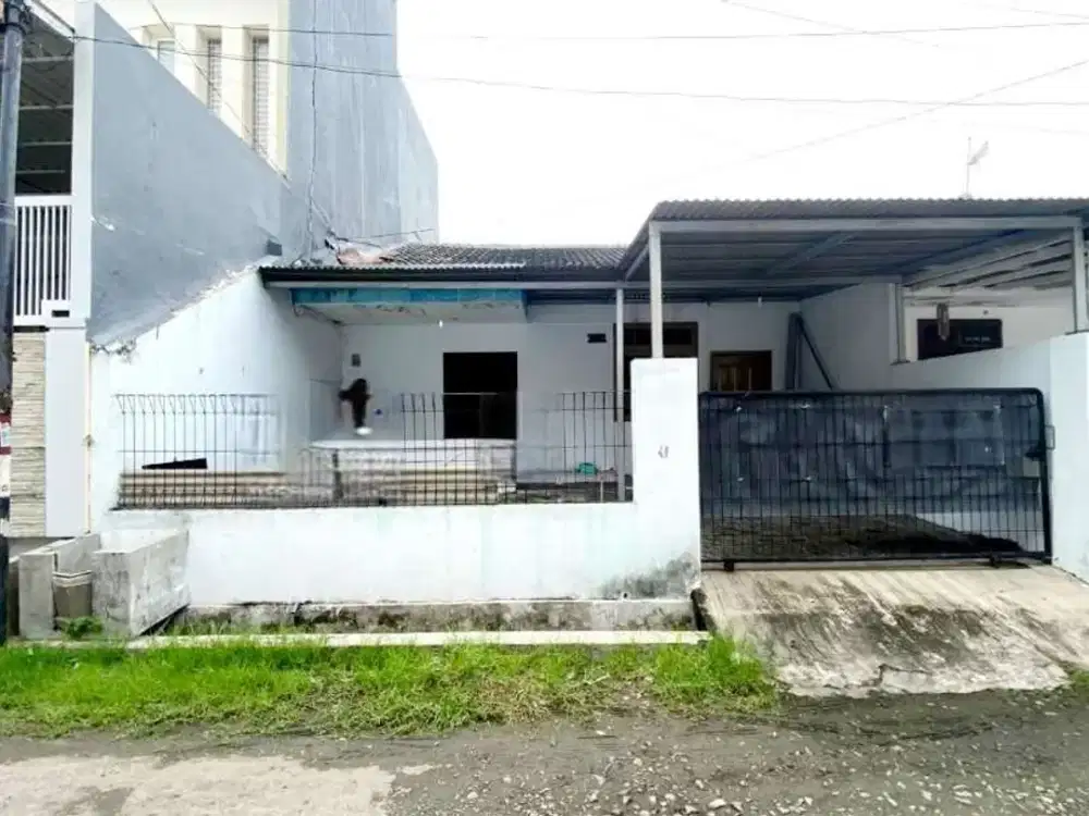 Rumah Simpang Darmo Permai