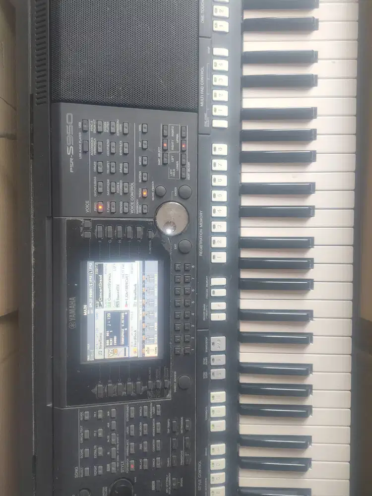 Keyboard Yamaha S950