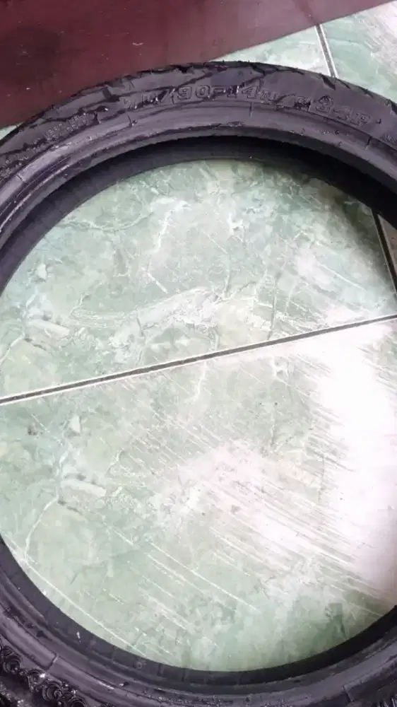 BAN TUBLES MEREK IRC UKURAN 70/9O