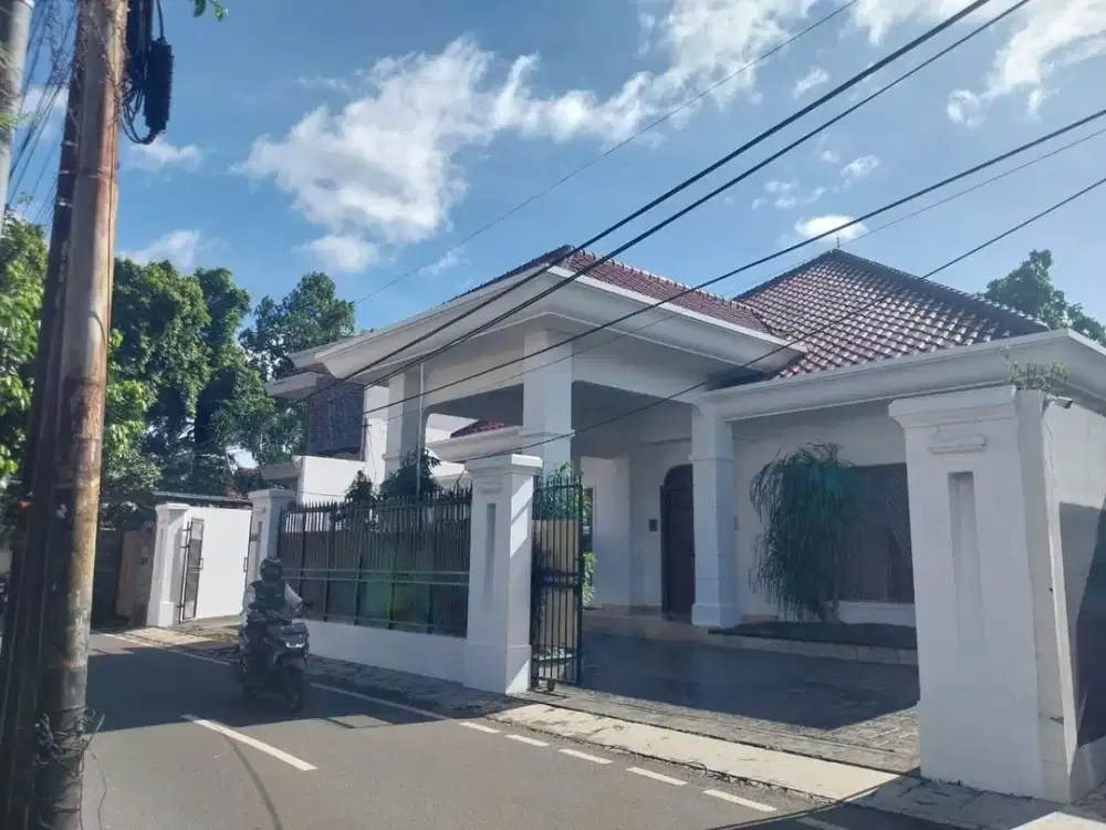 Dijual Rumah Cantik Furnished di Lebak Bulus Dekat Stasiun MRT Fatmawati