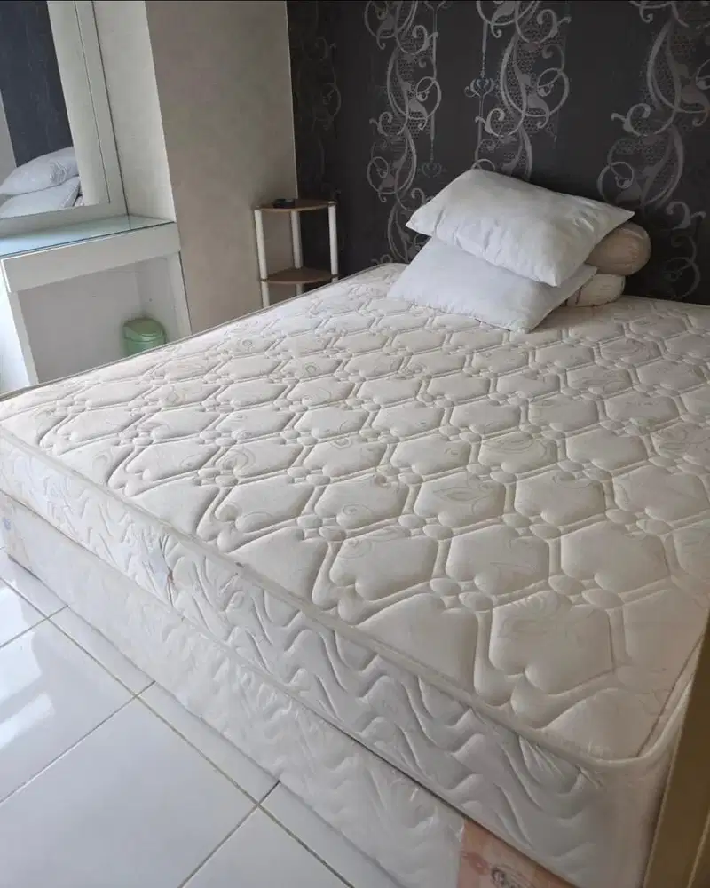 Set Kasur + Dipan Merk Central 180 x 200