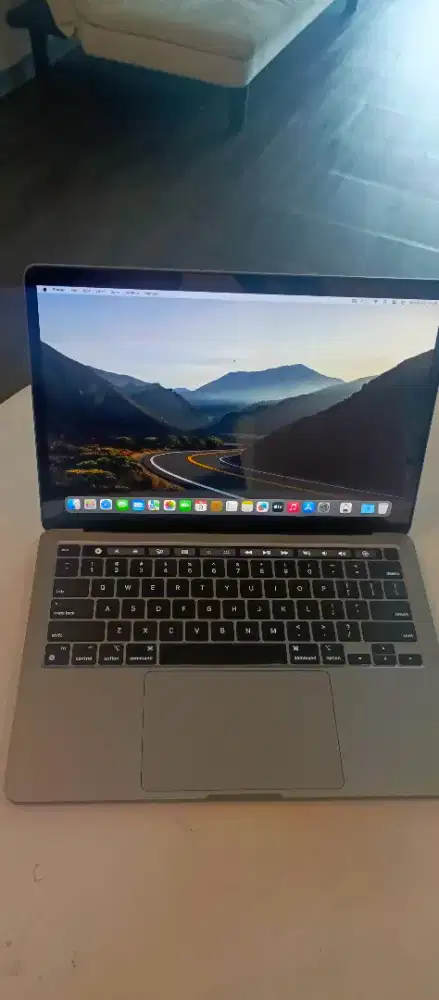 Macbook Pro M1 8/256 2020 mulus