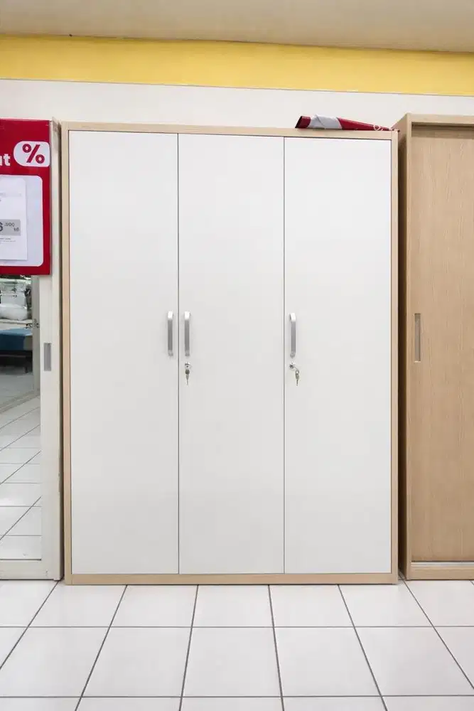 Lemari 3 pintu besi selma informa