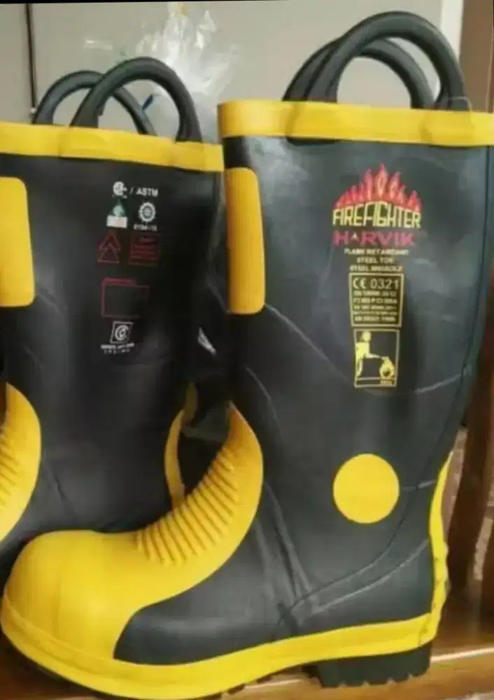 Dijual sepatu safety merk harrvik