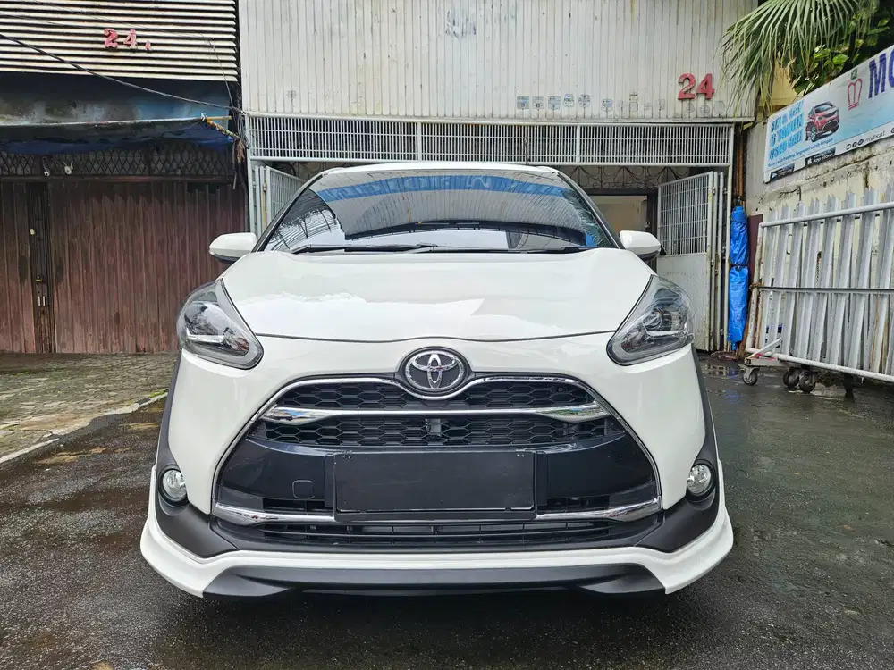 Antik 43 rb km Toyota Sienta 1.5 Q cvt 2018 nik 2017 putih white bagus