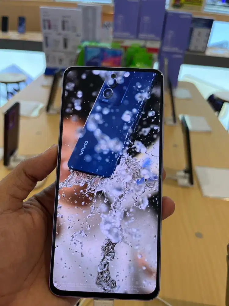 • VIVO Y400 (Cicilan 0% tanpa DP!)