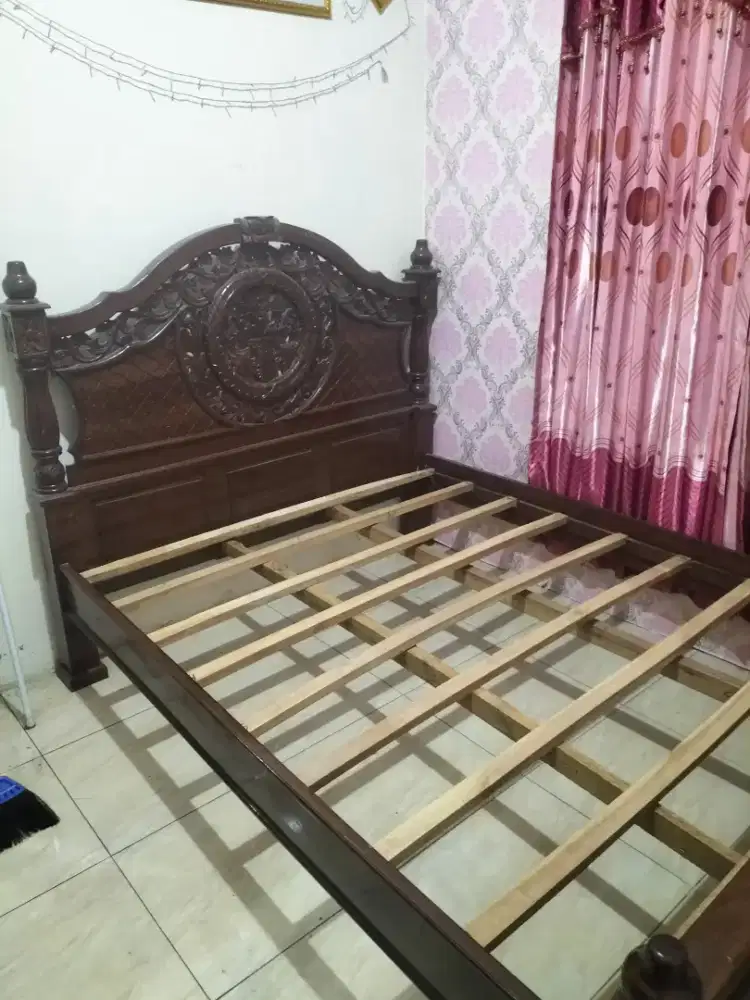 Dipan kayu dan mejarias 1 paket 1,7 nego