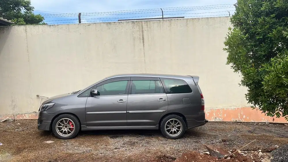 Innova diesel matic 2.5 V AT 2012