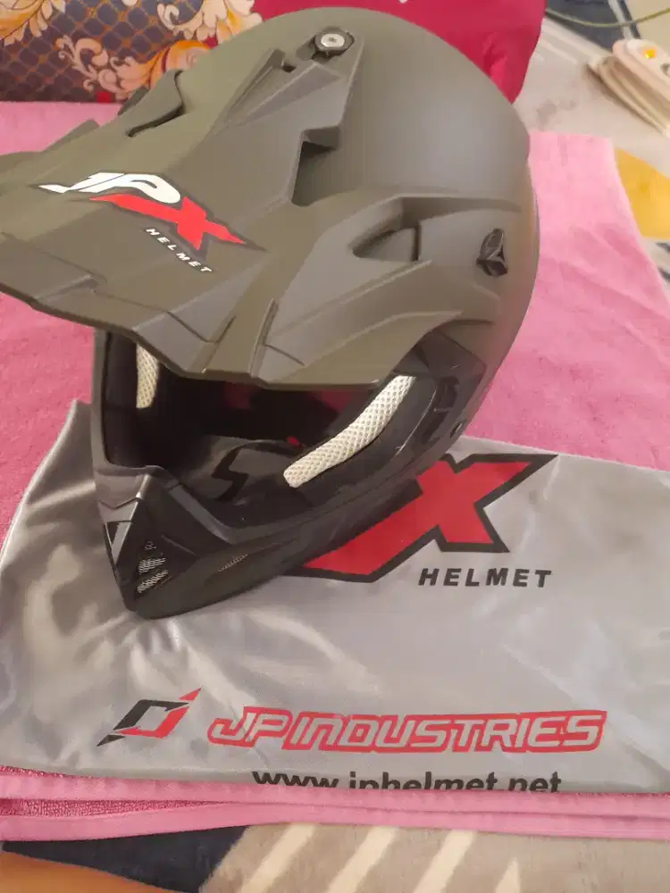 Helm,,trail merek jpx