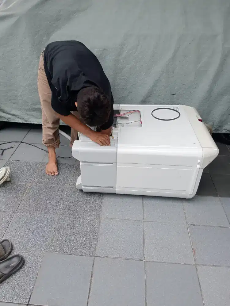 Servis Kulkas,Mesin Cuci dan AC dll.