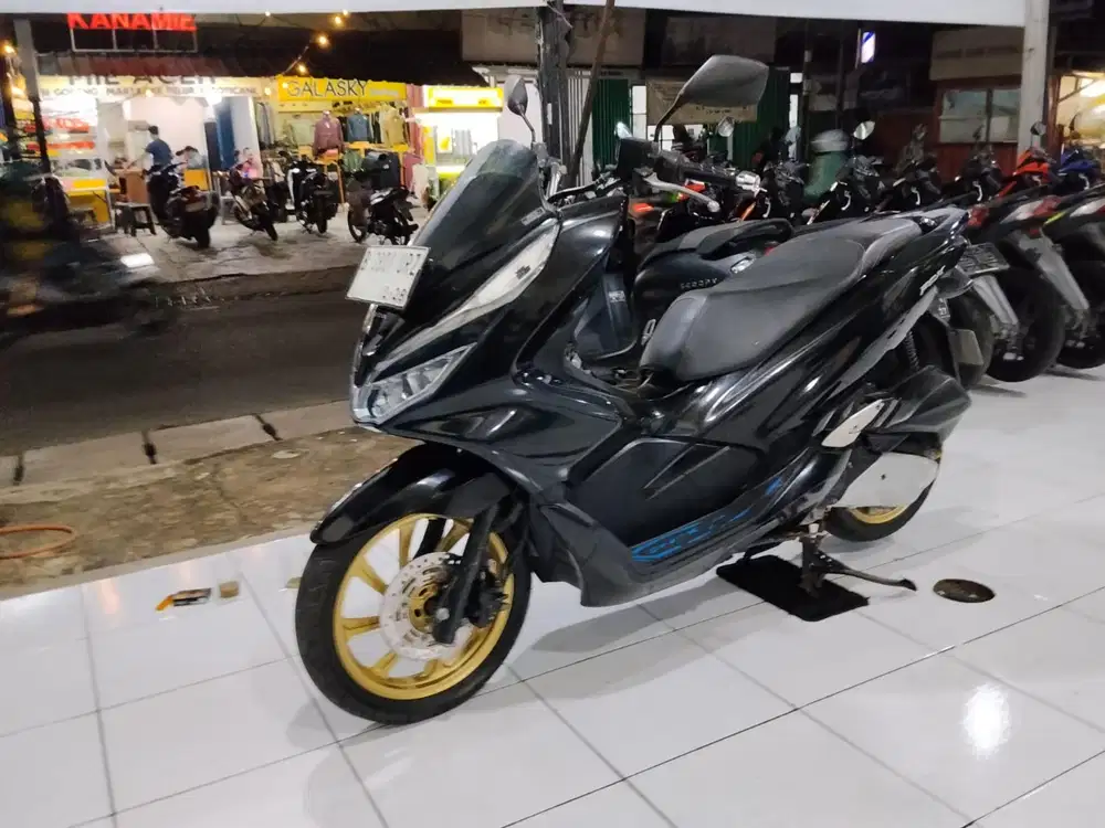 dijual cepat Honda PCX 150cc 2018 full orisinil