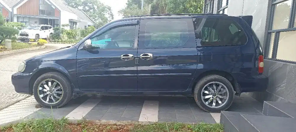 KIA Carnival Nyuss