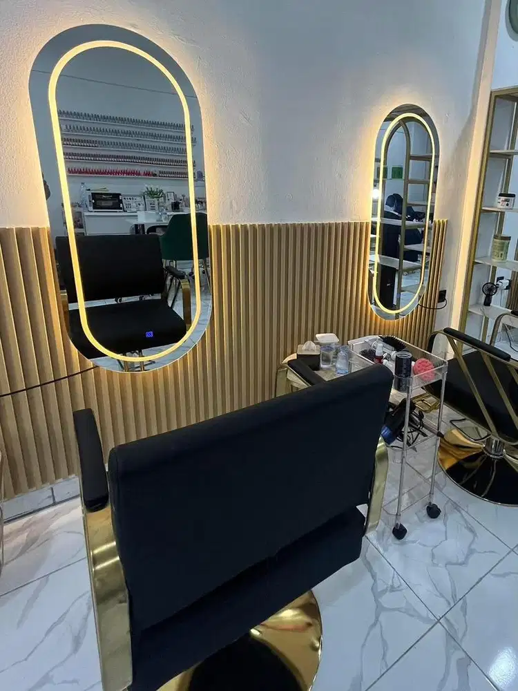 Loker Hairstylist / Hairdresser Salon