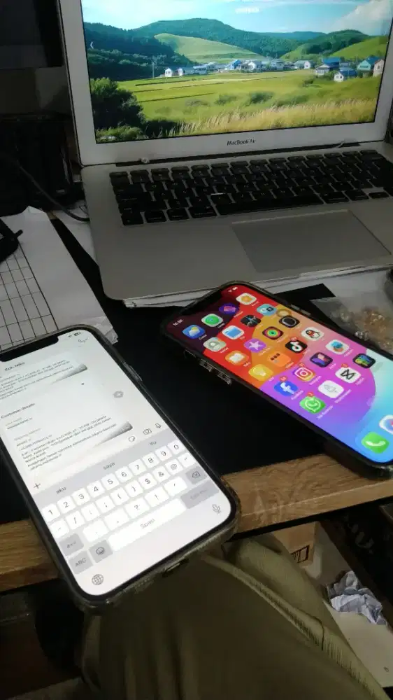 WE ARE HIRING! HOST LIVE & Admin