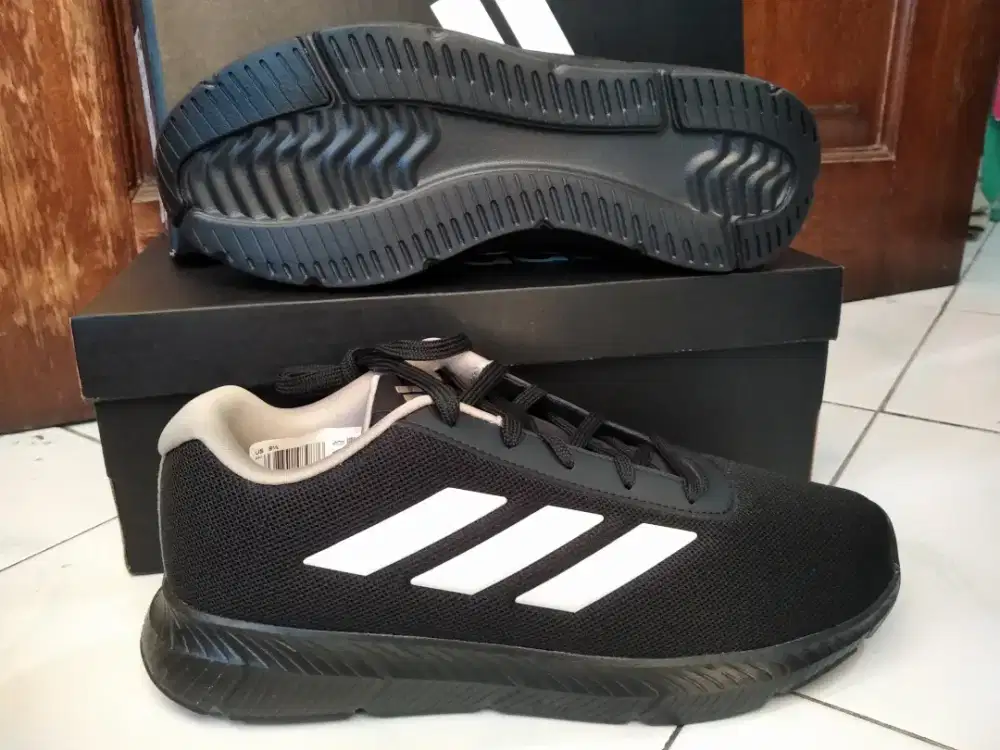 Sepatu hitam adidas no 42  murah