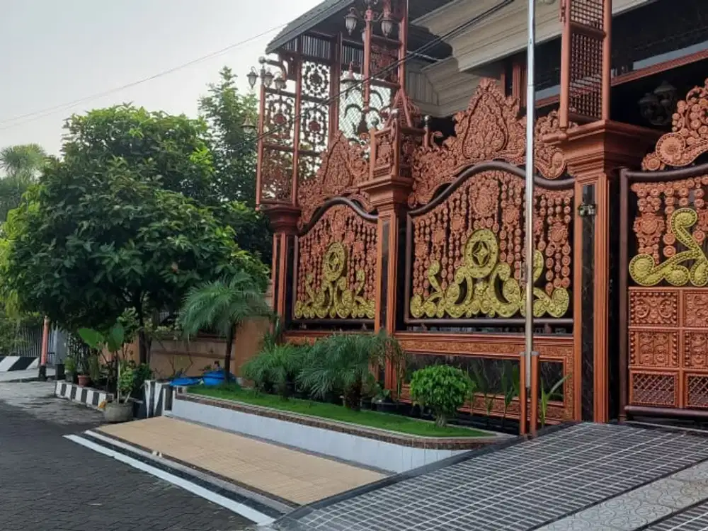 Gayungsari 2lt luas 300an model clasic desain mewah dekat ketintang dan jalan raya