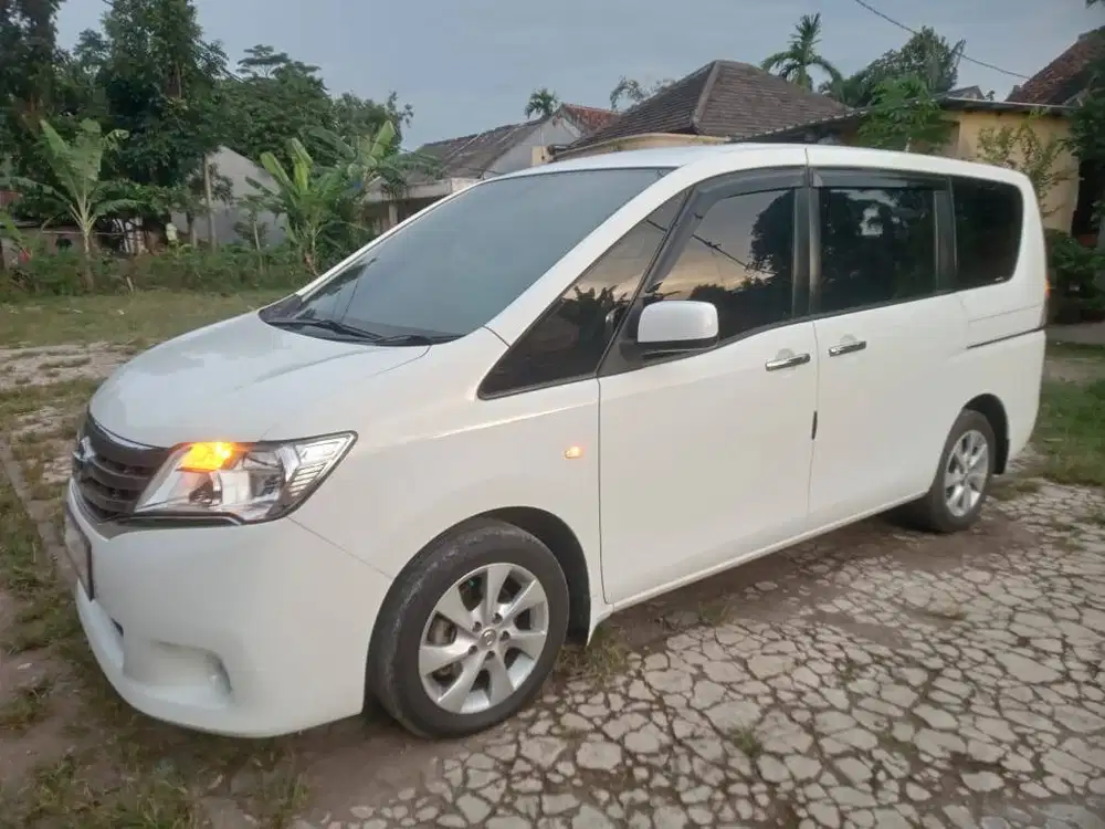 Nissan Serena 2.0 X A/T 2013, PUTIH