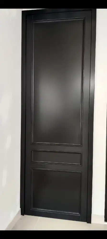 Pintu Swing Mahkota ACP – Tampilan Eksklusif & Konstruksi Kokoh