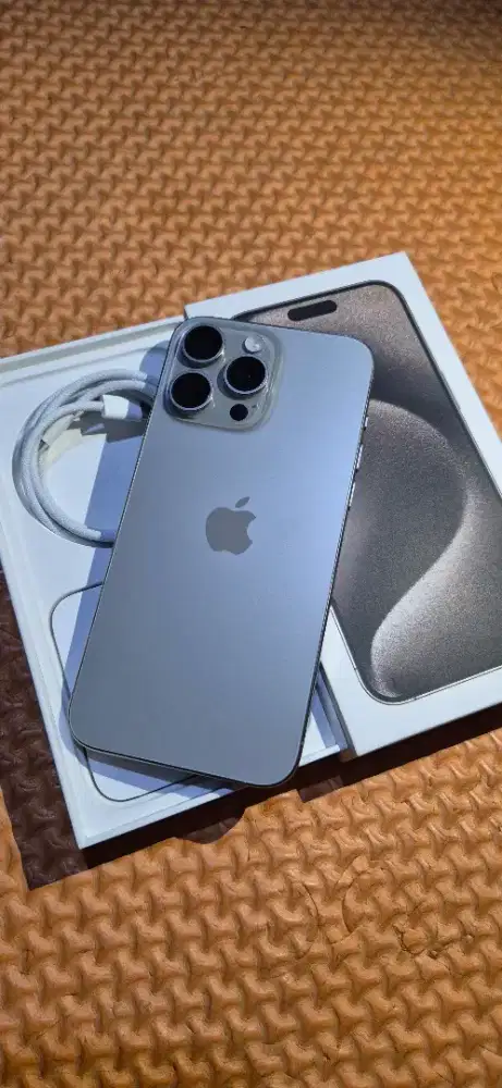 Di jual HP iphone 15 Pro Max /256gb dari IBOX