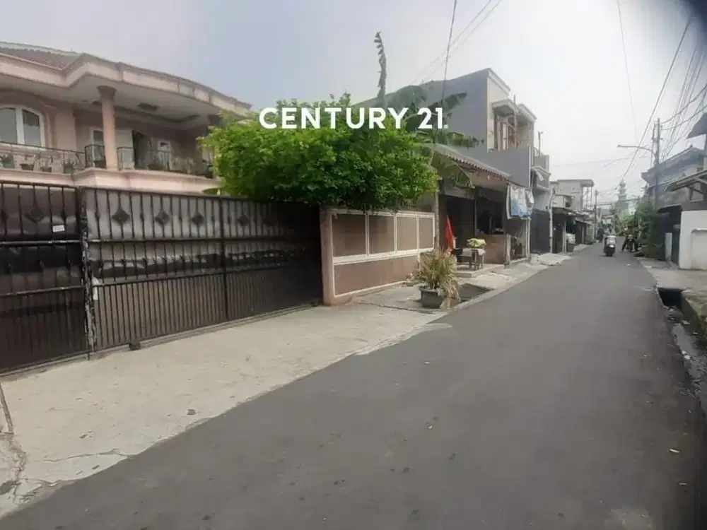 Rumah 2 Lantai Berhalaman Luas Di Lokasi Strategis Tidak Banjir