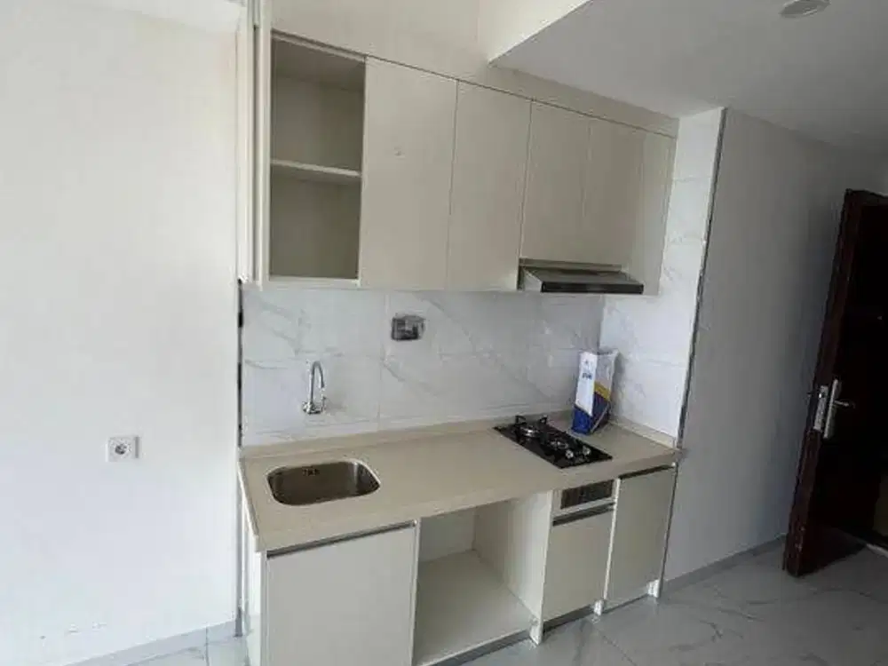 DIJUAL SKY HOUSE TOWER CASTILLA LANTAI 50 SEMI FURNISHED