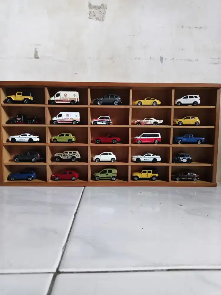 Di jual hotwil berikut rak nya