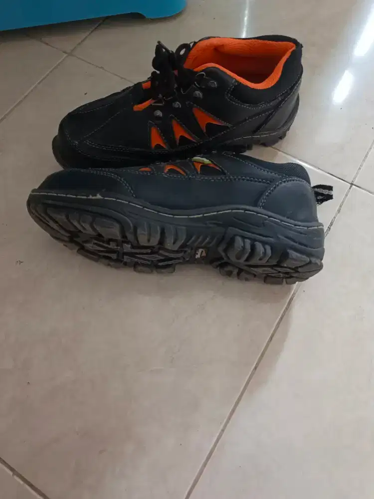 Sepatu cowok hitam