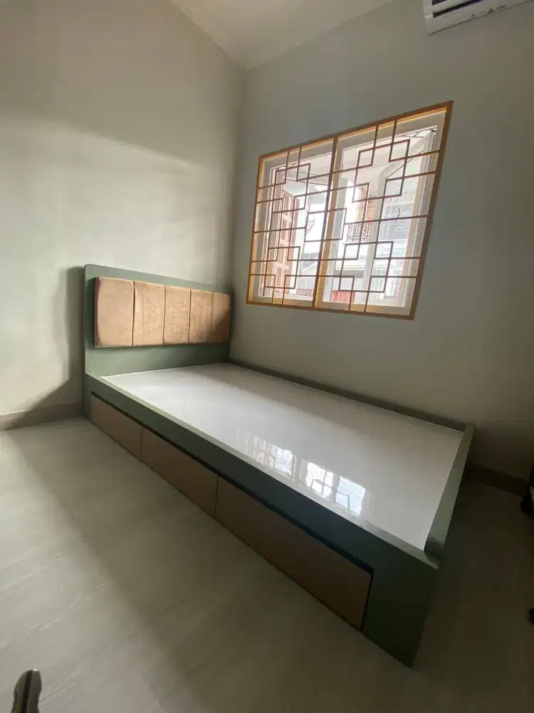 DIPAN DAN LACI PENYIMPANAN CUSTOM/RANJANG STORAGE MINIMALIS