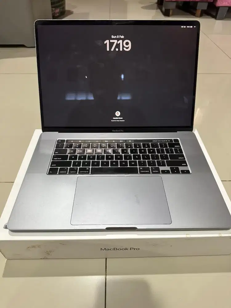 Macbook Pro 2019 i9 16 Inch 16 / 1 TB Ibox