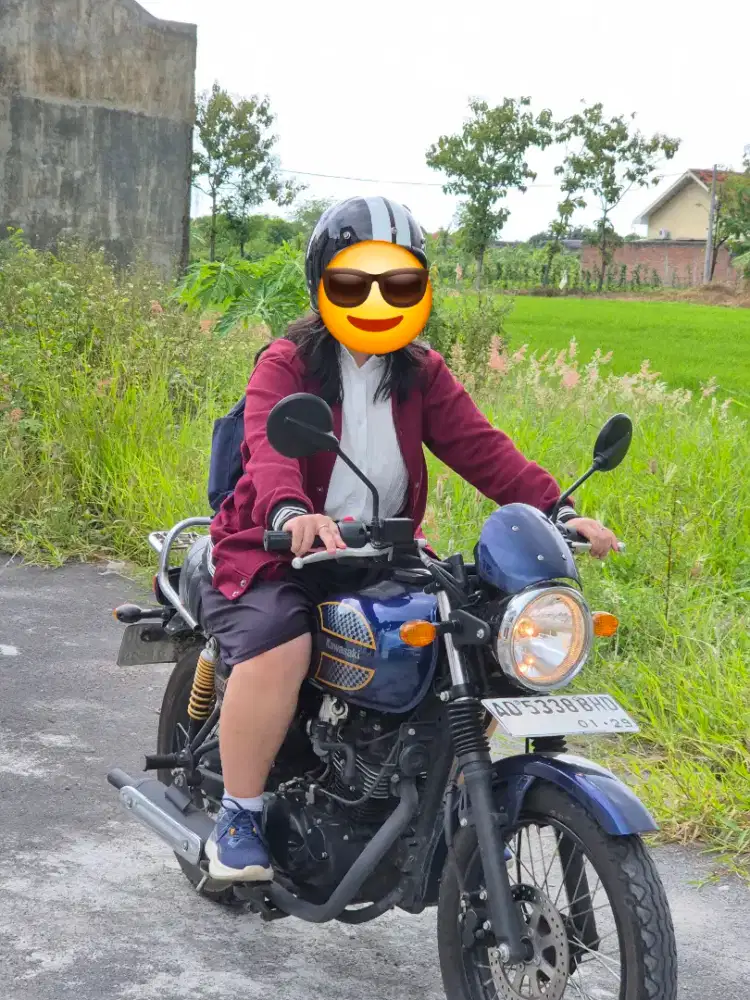 Kawasaki W175 Cafe (2023) Biru Km rendah 5000