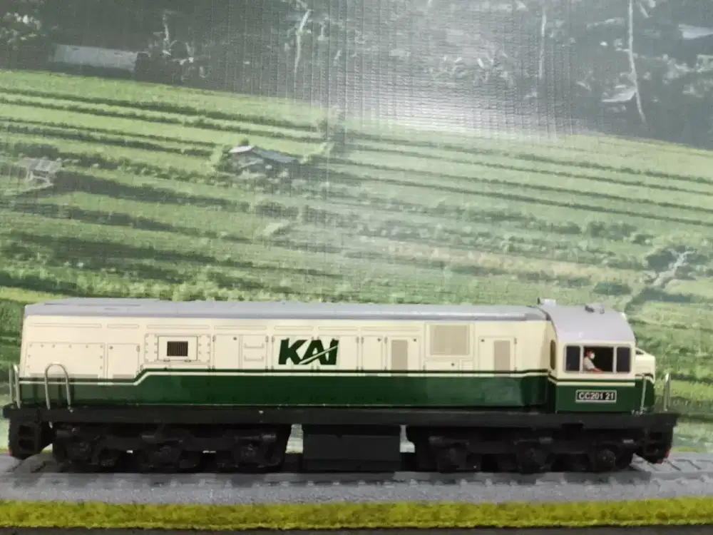 Miniatur lokomotif Indonesia