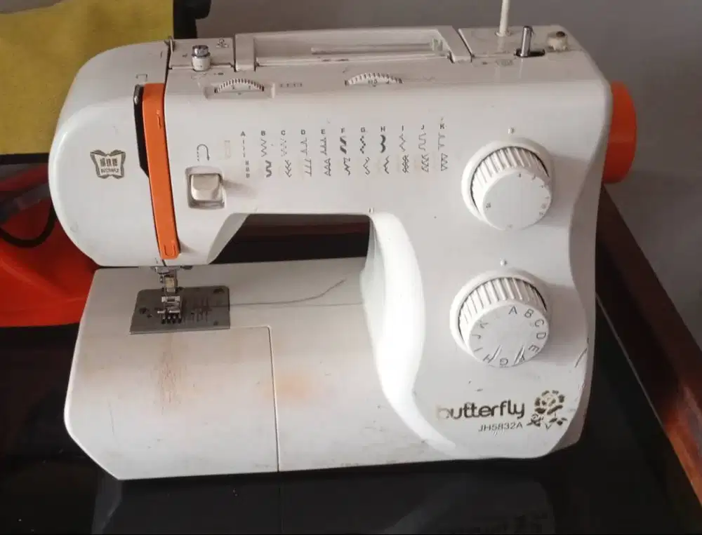 Mesin jahit butterfly