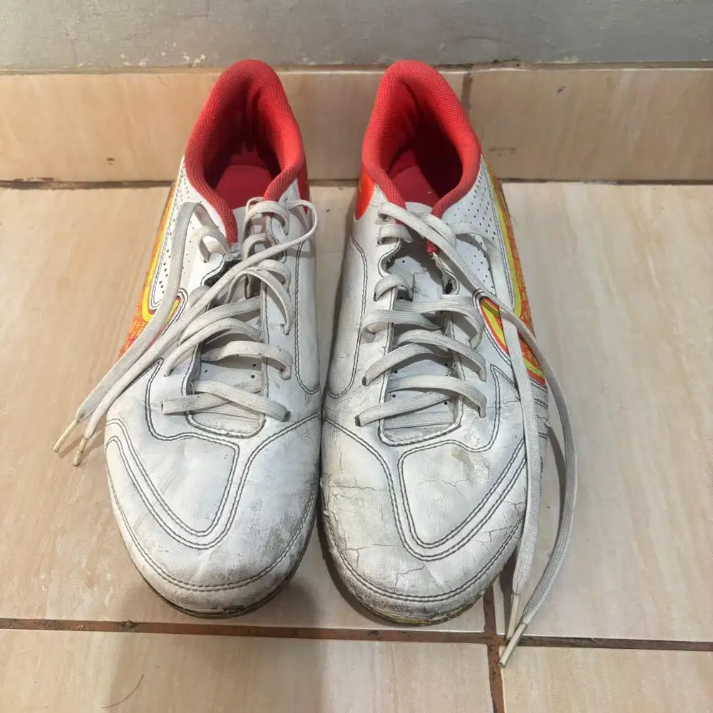 Sepatu Bola Nike Tiempo Size 42