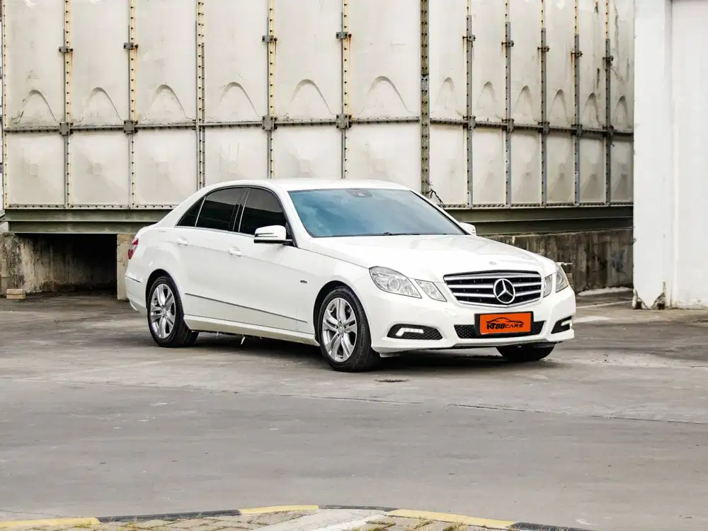 Mercedes Benz E250 CGI Avantgarde 2010 putih matic