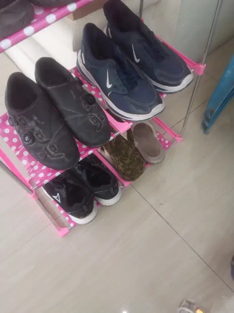 Jual sepatu murah . 3 sepatu laki2.