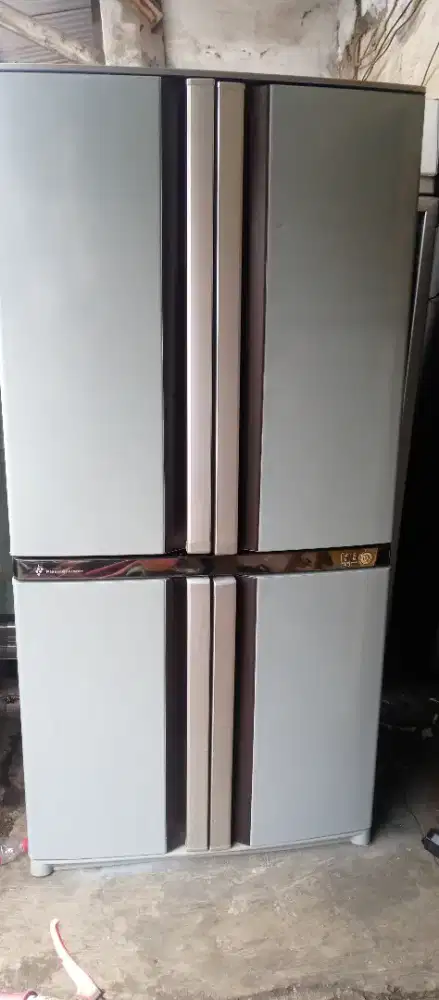 Kulkas 4 pintu merek Sharp