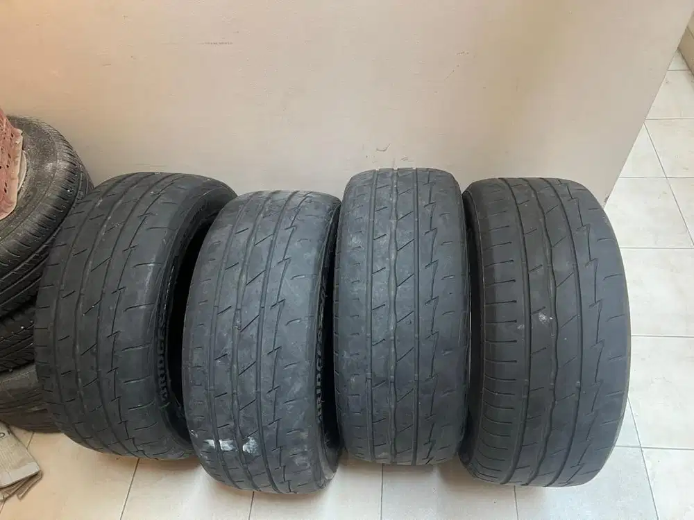 Bridgetone potenza r18 235/55 4pcs