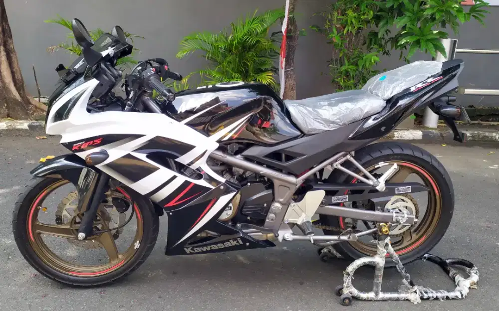 [ KM 1rb ] An sendiri Kawasaki ninja 150 RR SE 2015 last edition
