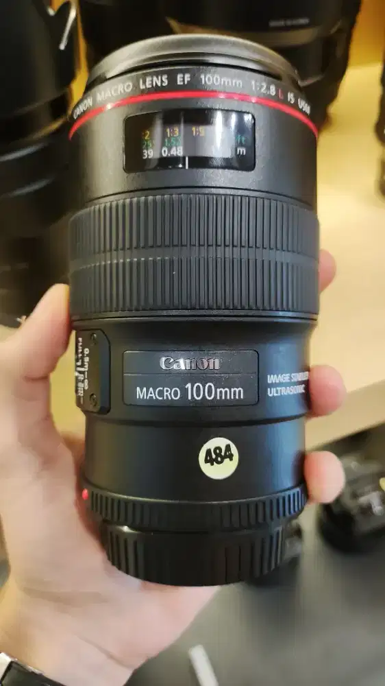 Lensa Canon EF Macro 100mm F2.8 L IS USM