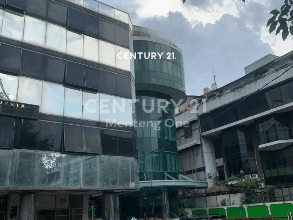 Gedung Komersial Strategis Dengan Akses Utama Di Menteng