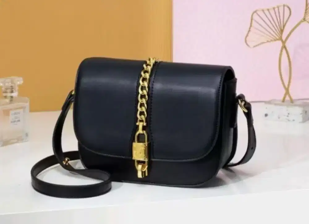 Tas Selempang Rantai