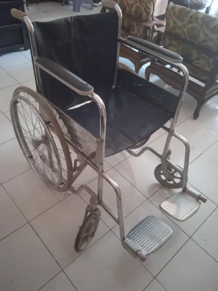 Jual kursi roda serenity 90%