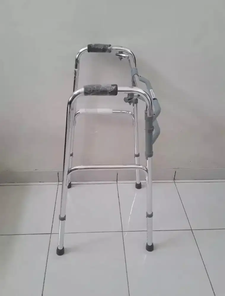 Alat bantu jalan/ terapi berjalan