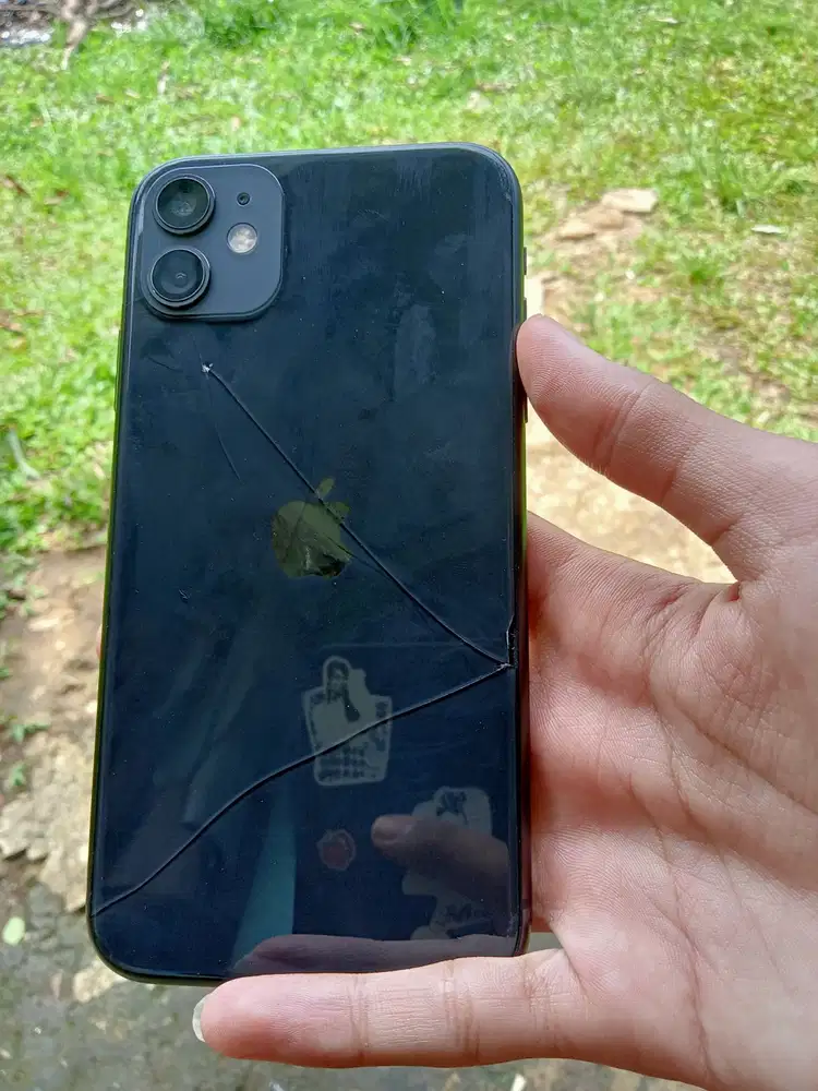 IPHONE 11 64gb warna hitam