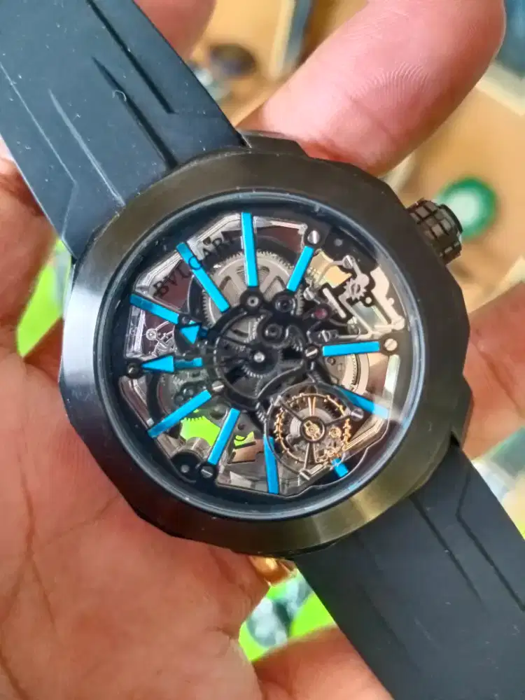 Jam.pria BVLGARI octo suiseee