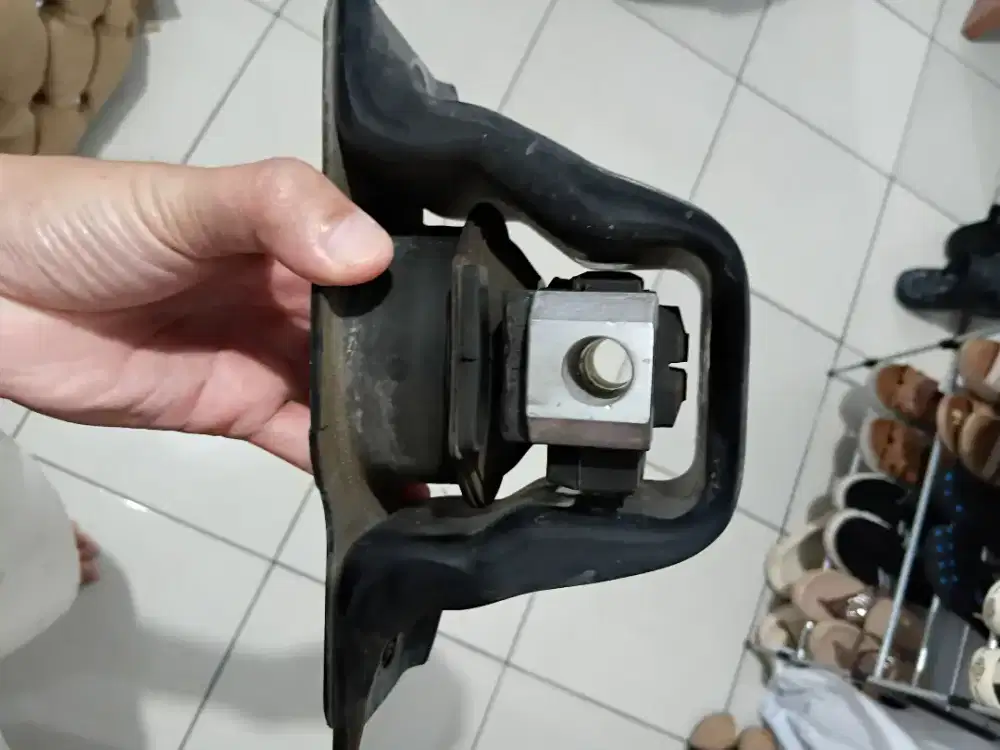 Engin monting grand livina