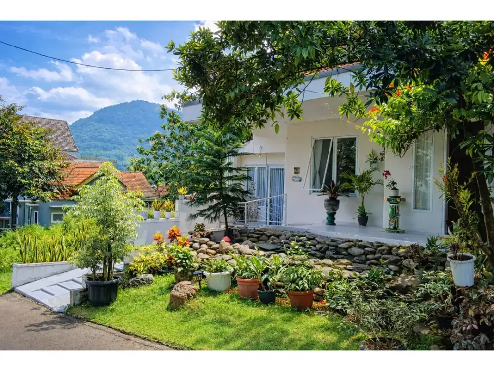 DIJUAL RUMAH EXCLUSIVE DENGAN VIEW GUNUNG LANGSUNG FURNISHED SENTUL CITY SSR973