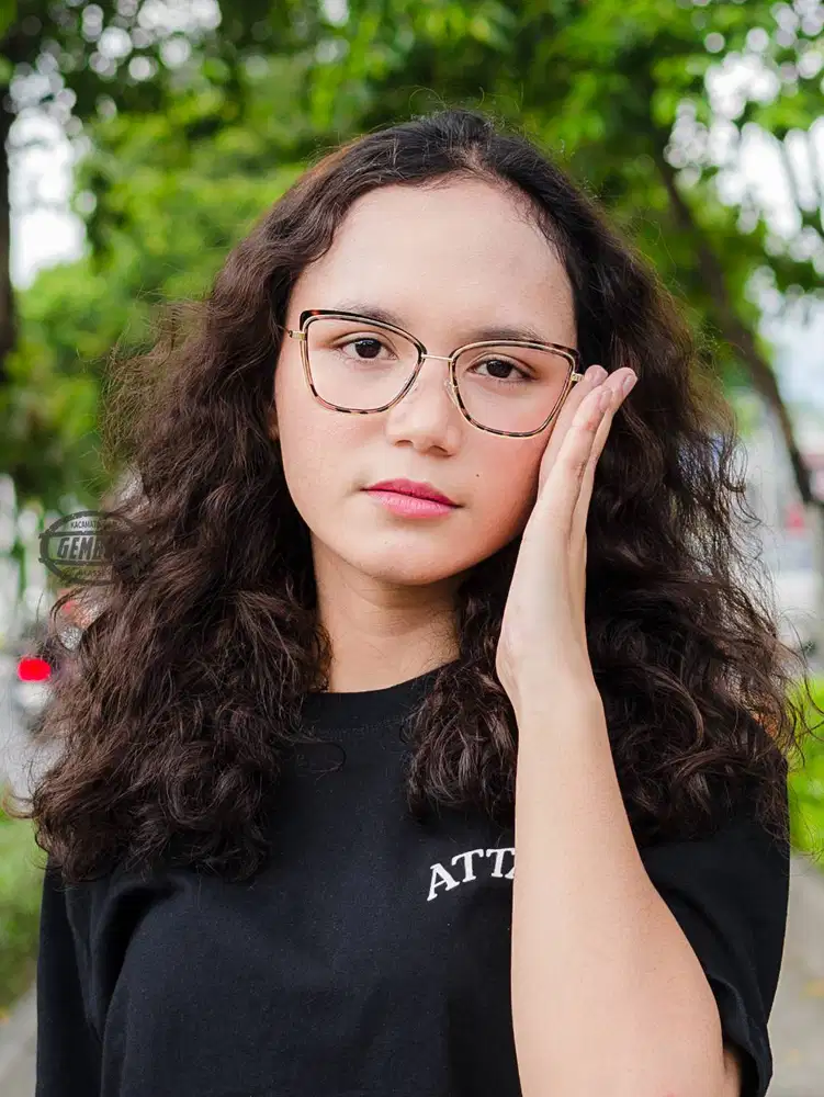 Gembull Glasses - Kacamata Semi Cat Eye Girly Cute - Nattaya 05